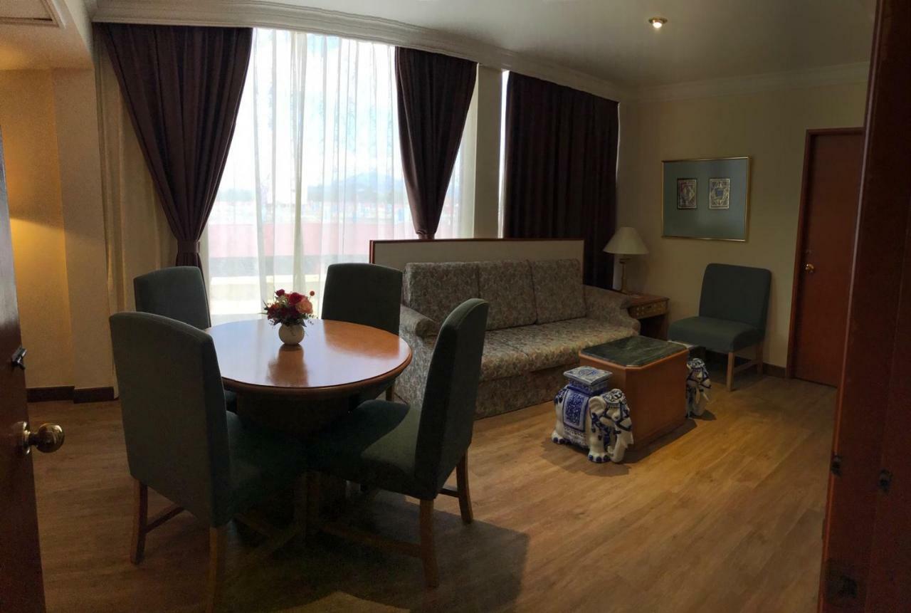 The Executive Hotel Lahad Datu Exterior photo